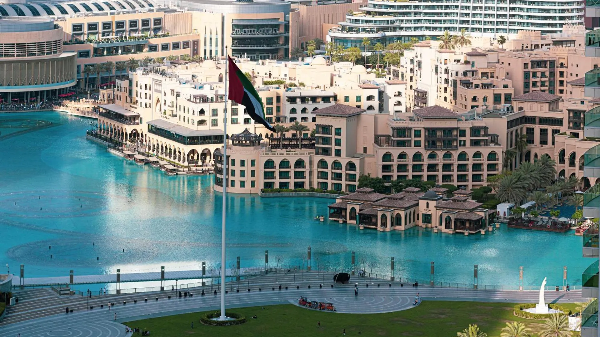 Modern Luxury Apartment Overlooking Burj Khalifa Dubai