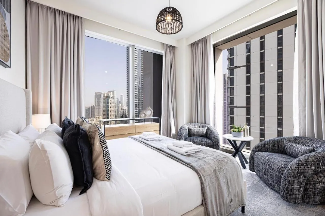 Modern Luxury Apartment Overlooking Burj Khalifa Dubai