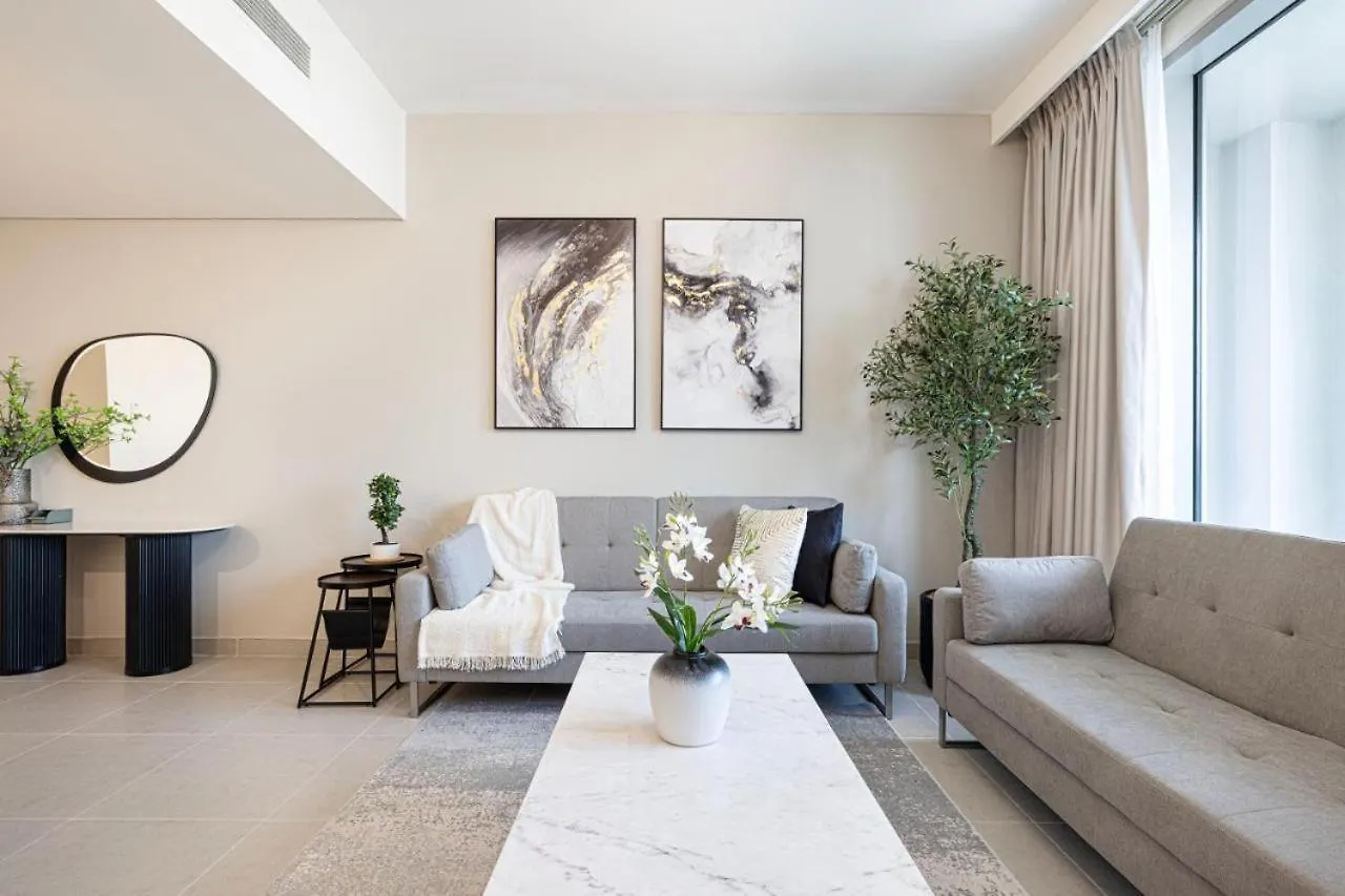 Modern Luxury Apartment Overlooking Burj Khalifa Dubai