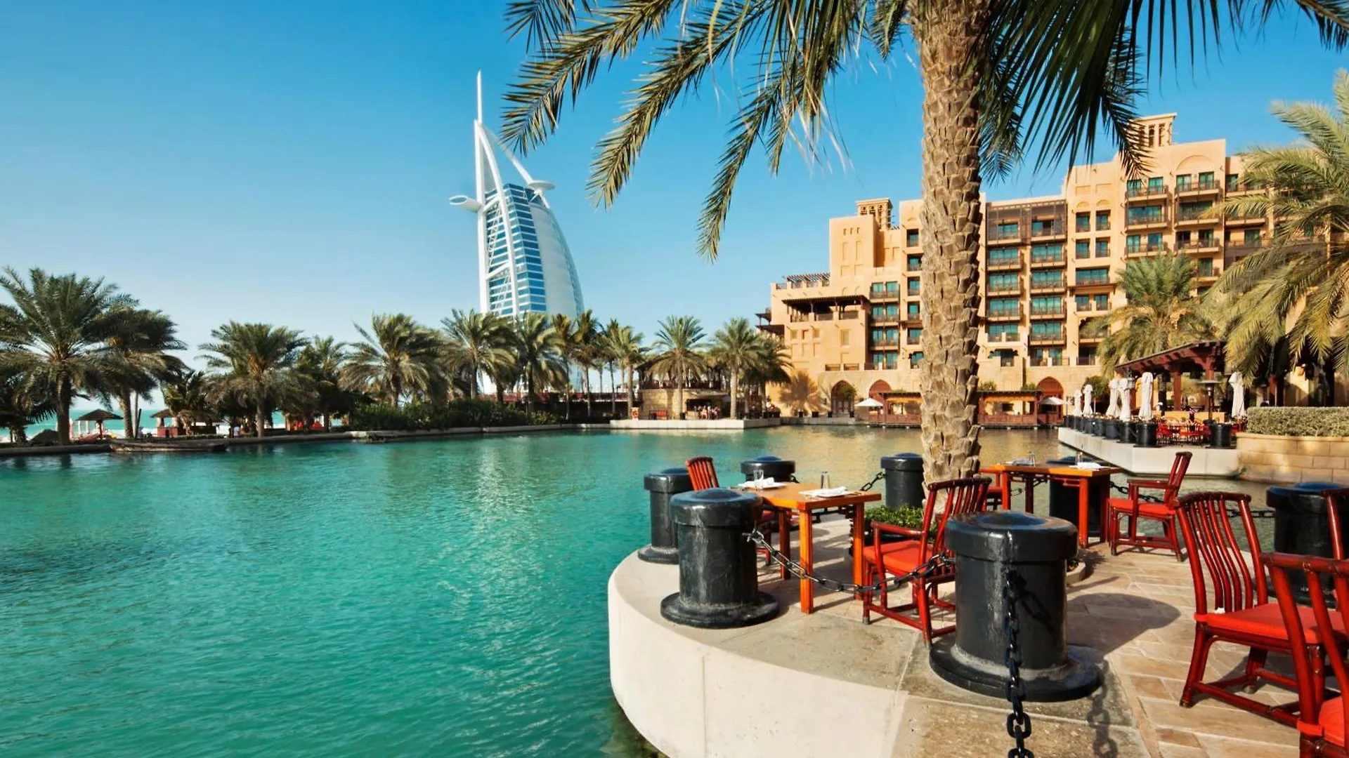 Modern Luxury Apartment Overlooking Burj Khalifa Dubai