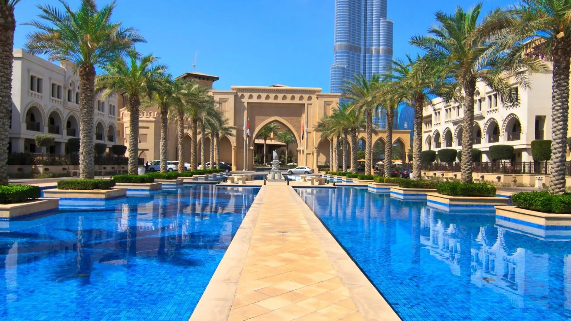 Modern Luxury Apartment Overlooking Burj Khalifa Dubai