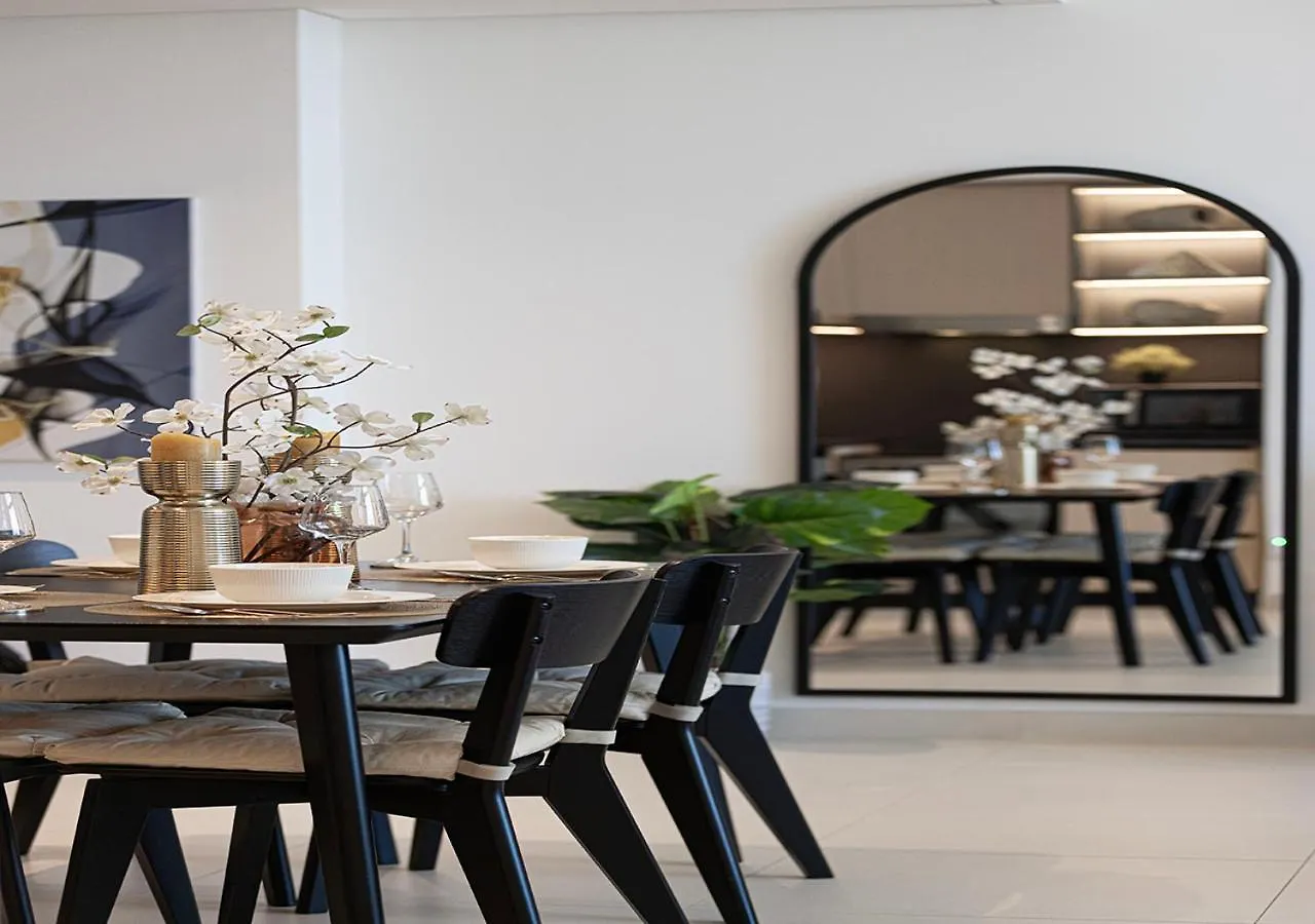 Modern Luxury Apartment Overlooking Burj Khalifa Dubai