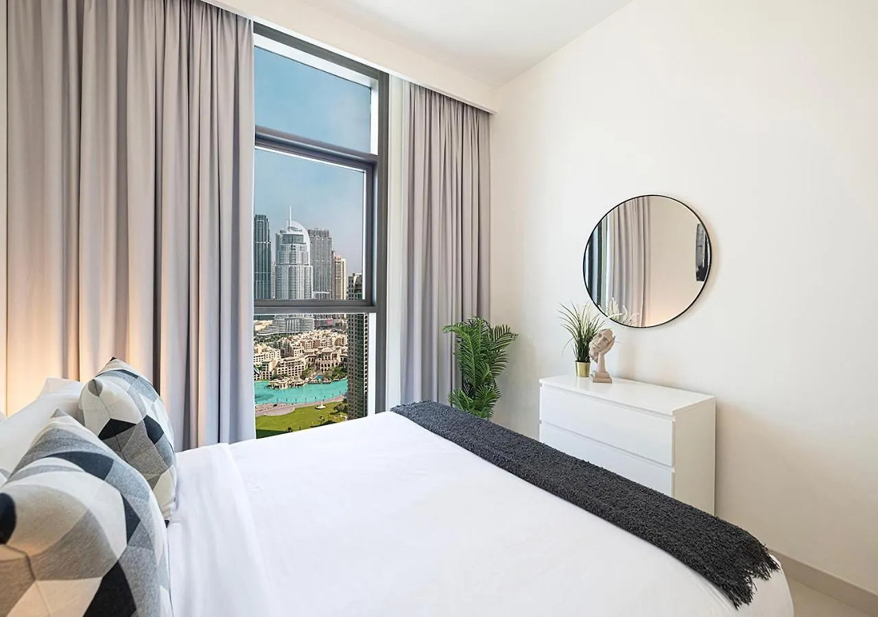 Modern Luxury Apartment Overlooking Burj Khalifa Dubai