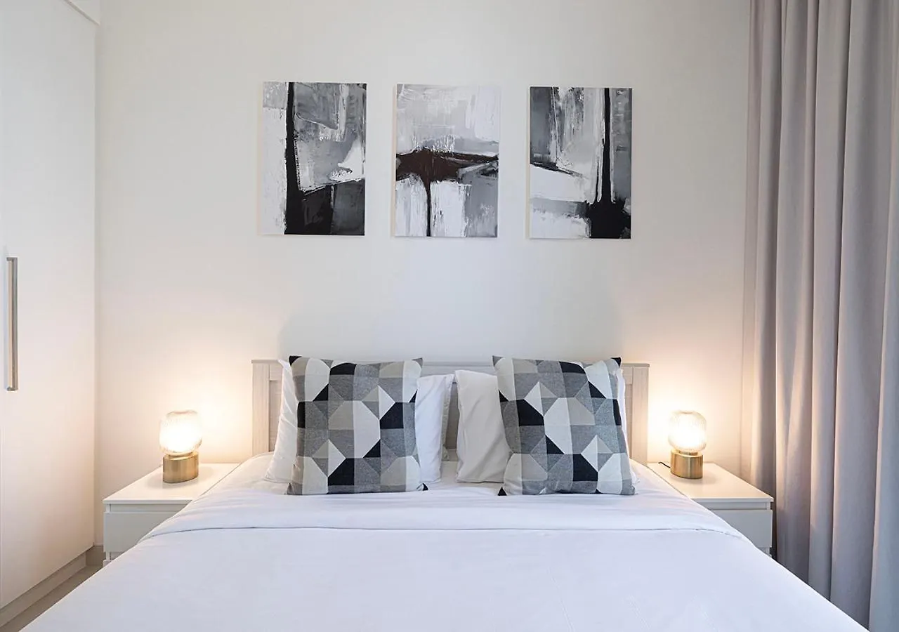 Modern Luxury Apartment Overlooking Burj Khalifa Dubai 0*,  United Arab Emirates