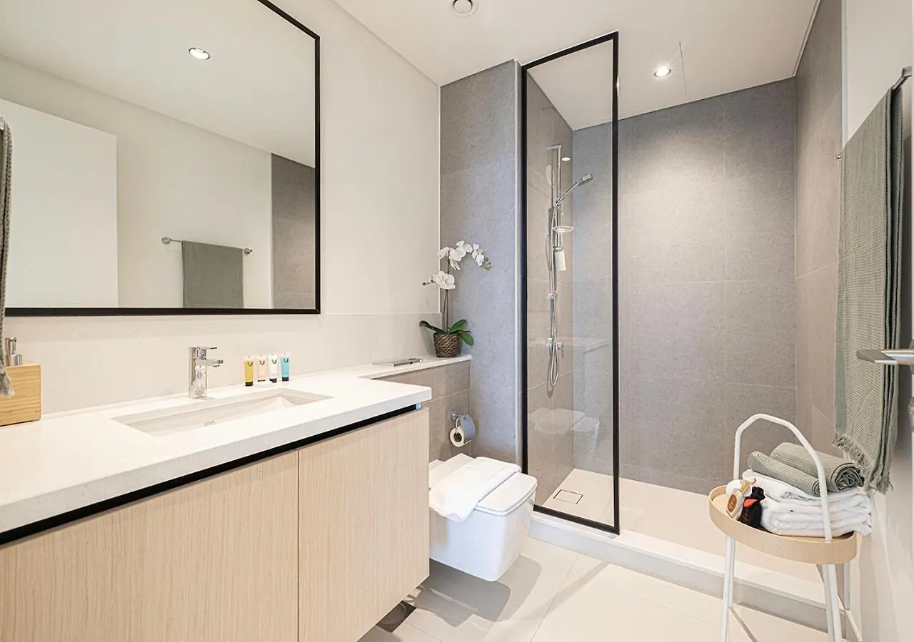 Modern Luxury Apartment Overlooking Burj Khalifa Dubai