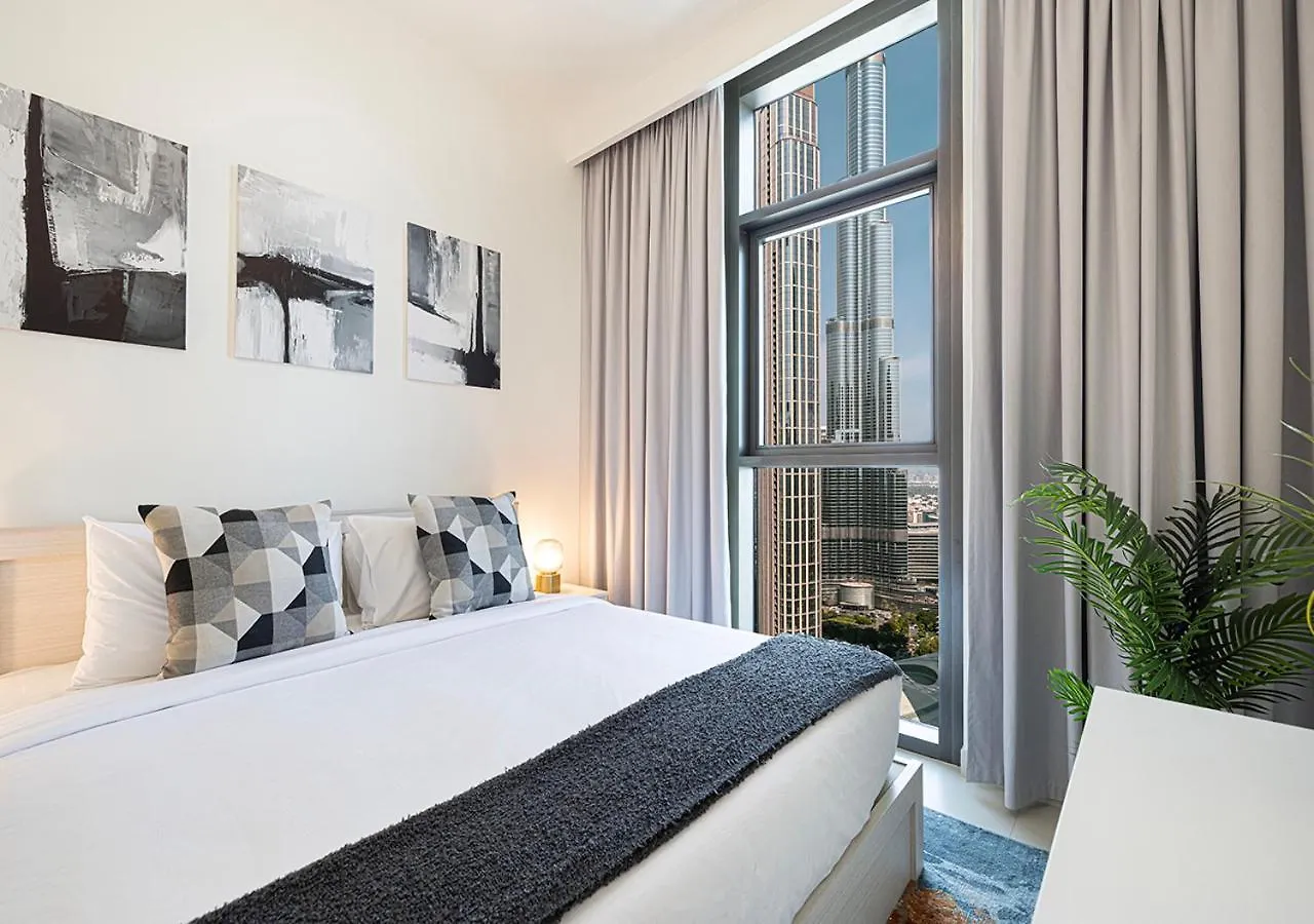 Modern Luxury Apartment Overlooking Burj Khalifa Dubai