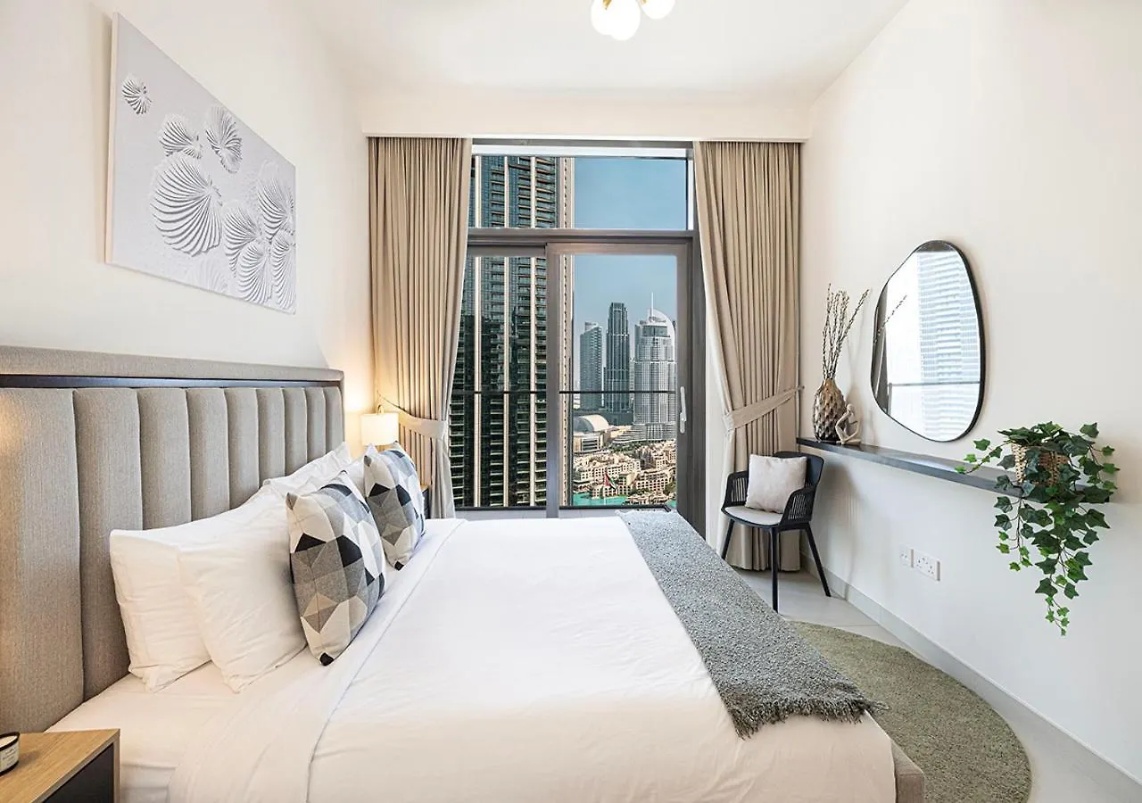 Modern Luxury Apartment Overlooking Burj Khalifa Dubai