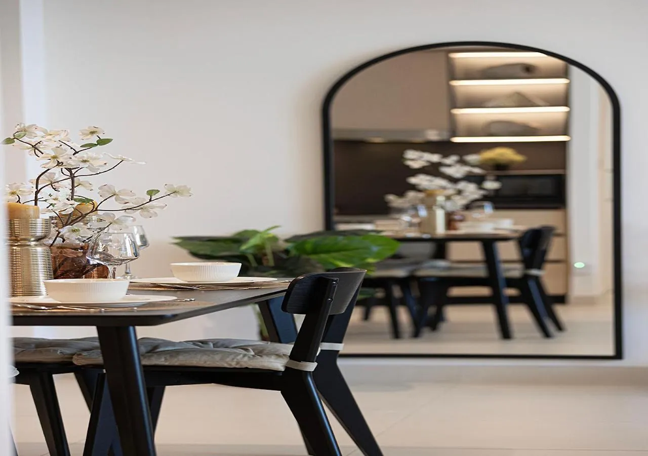 Modern Luxury Apartment Overlooking Burj Khalifa Dubai