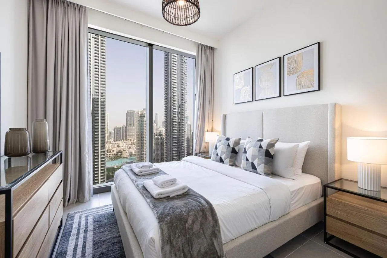 Modern Luxury Apartment Overlooking Burj Khalifa Dubai 0*,