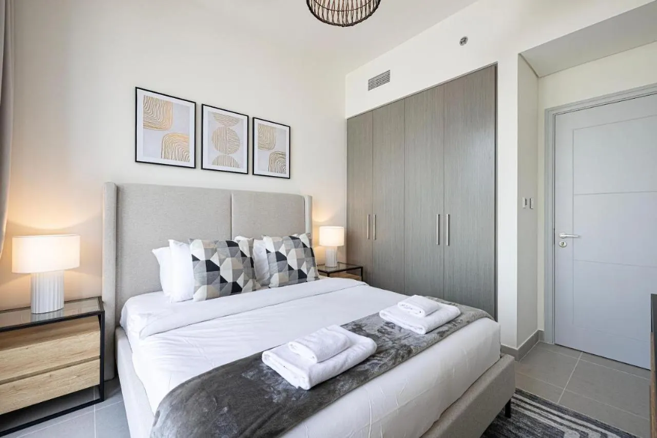 Modern Luxury Apartment Overlooking Burj Khalifa Dubai
