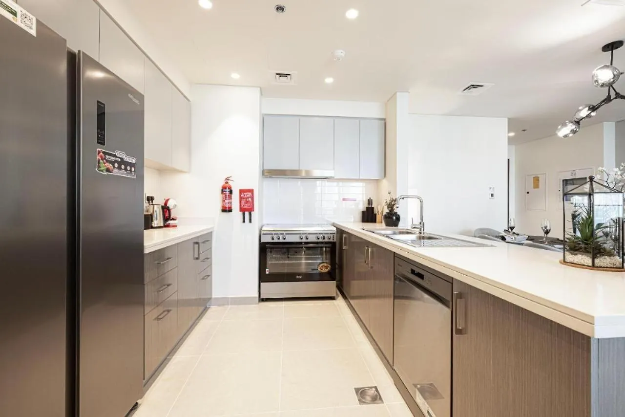 Modern Luxury Apartment Overlooking Burj Khalifa Dubai