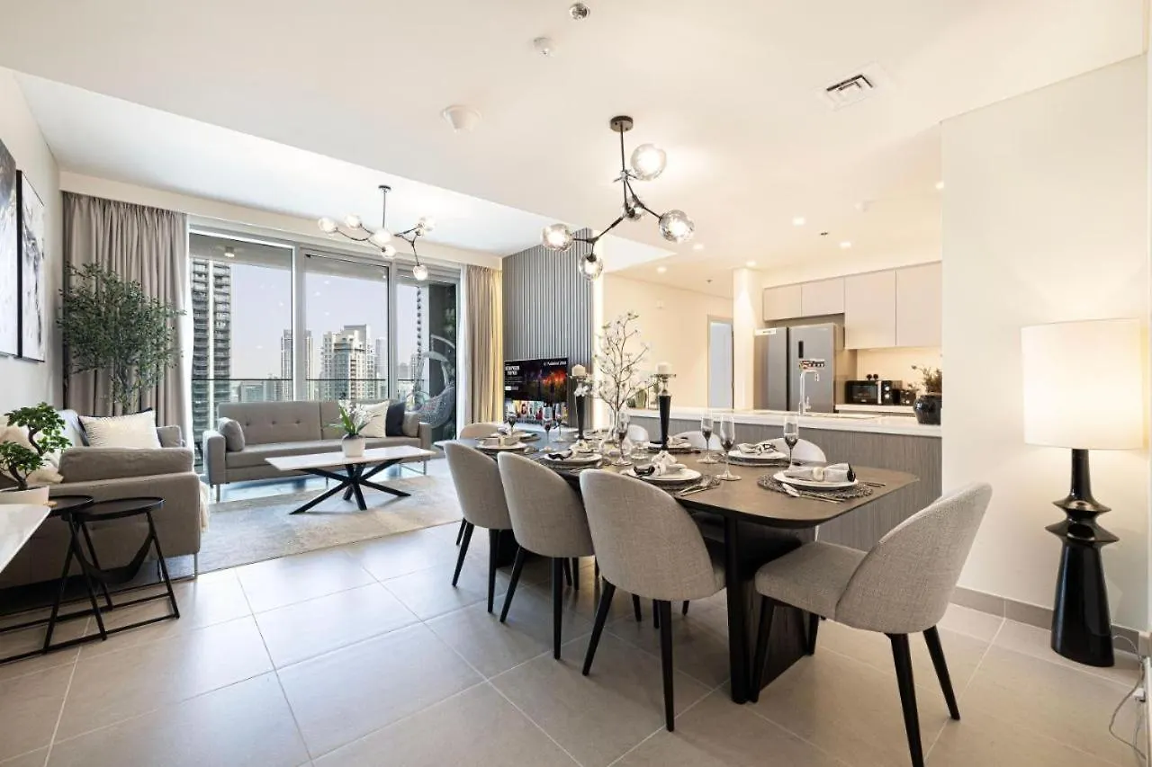 Modern Luxury Apartment Overlooking Burj Khalifa Dubai