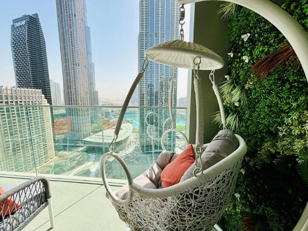 Modern Luxury Apartment Overlooking Burj Khalifa Dubai